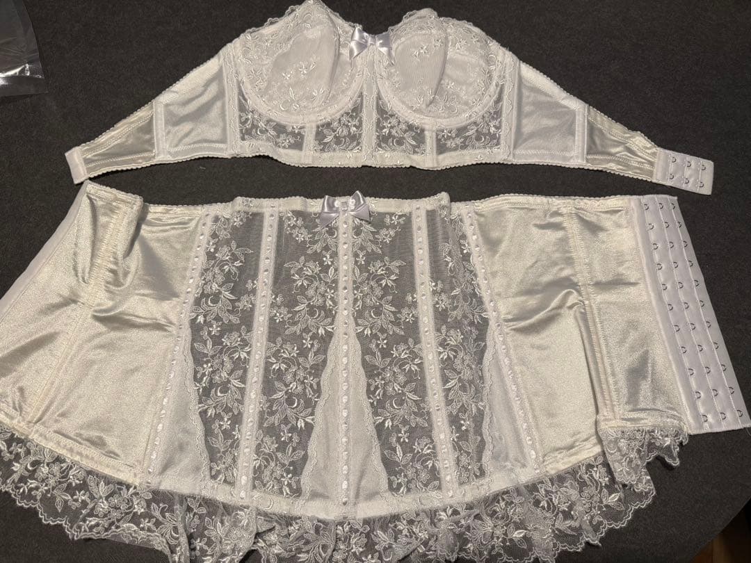 セモアブライダルインナー　D70/70ウエストニッパー　ブラジャー　2点セット