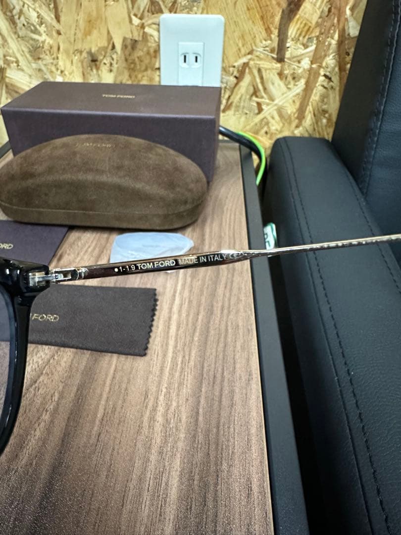 TOM FORD TF5570-K 001 ウェリント　希少モデル