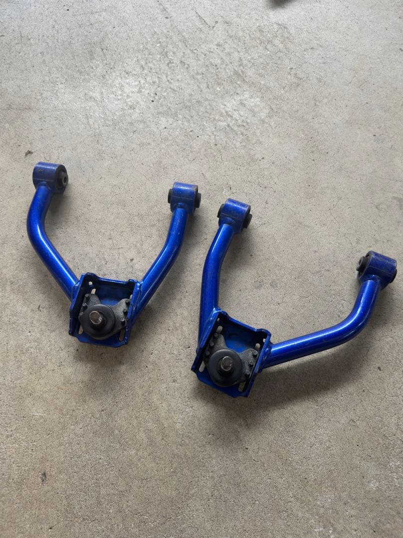 クラウン アッパーアーム メーガン