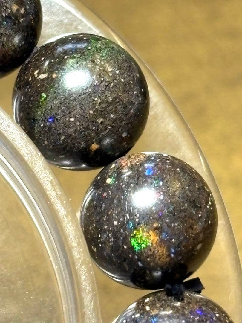 高品質！！　ブラックマトリックスオパールブレス約10.5㎜（新品）虹色遊色キラ2