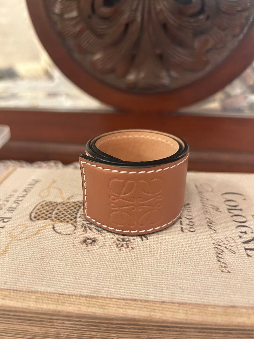 Loewe レザー バングル ベージュ