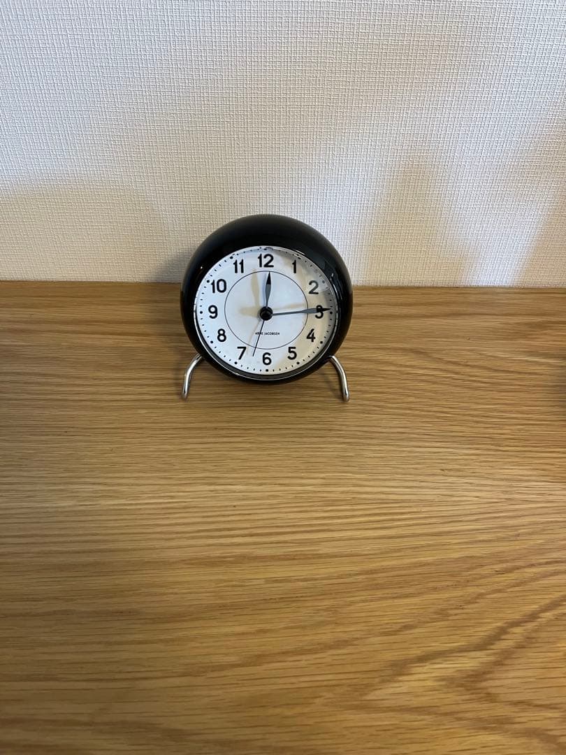 ARNE JACOBSEN 置き時計　ブラック