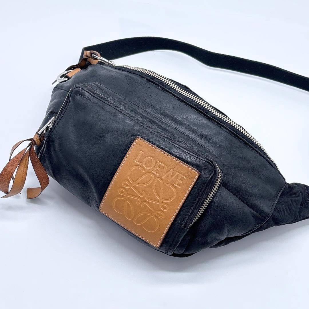 LOEWE ロエベ レザー ボディバッグ アナグラムパッチ ブラック スペイン製