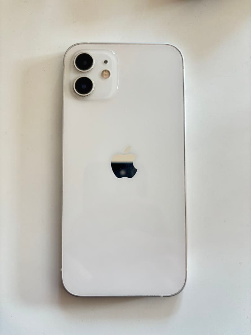 Apple iPhone12 (128GB)ホワイト ＋Lightning1本