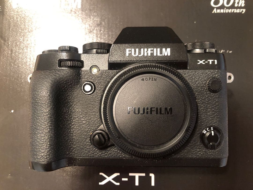 FUJI X-T1本体　バッテリー3個　フラッシュ　書籍　革製ケース
