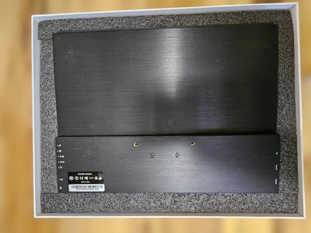 モバイルモニター13.5インチ 2.5K解像度 2560x1600 軽量545g