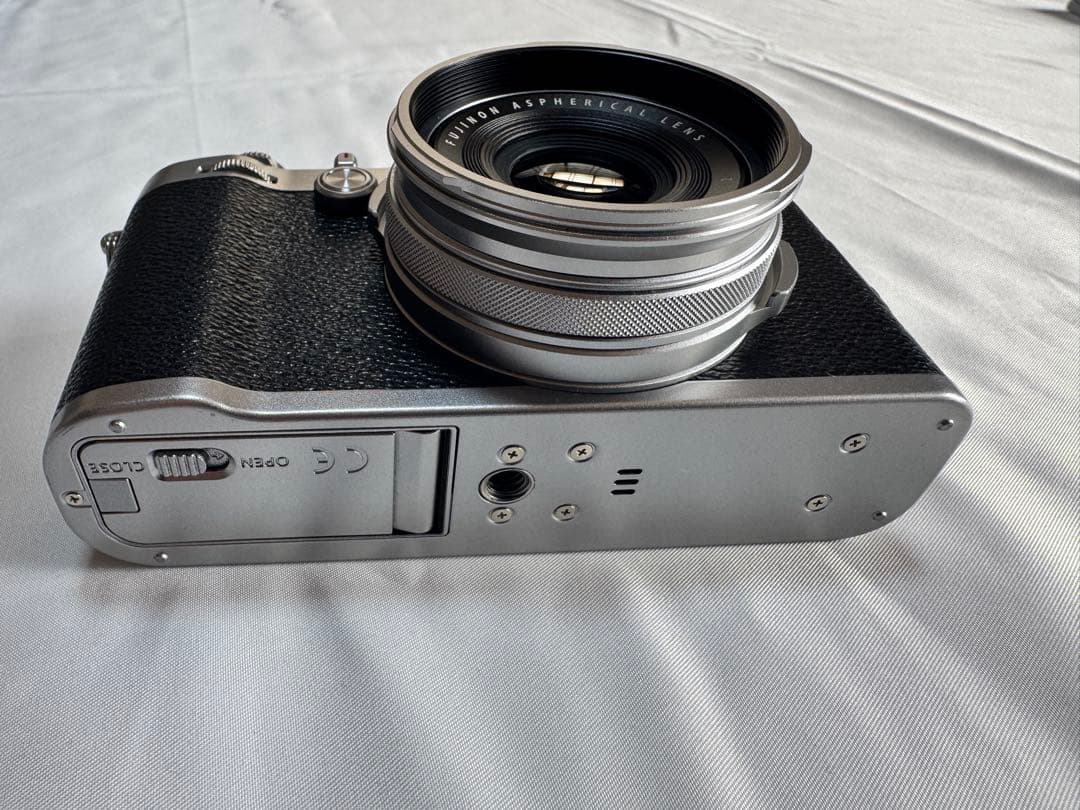 Fujifilm X100F コンパクトデジタルカメラ