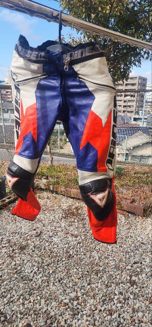 ダイネーゼレーシングレザーパンツ。サイズ52ファスナー付き。 きずほとんど無し