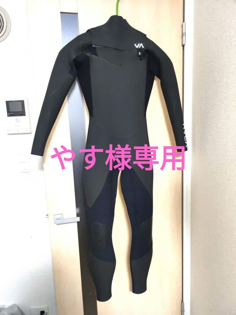 お値下げ!! RVCA セミドライ　チェストジップ　MLサイズ位です