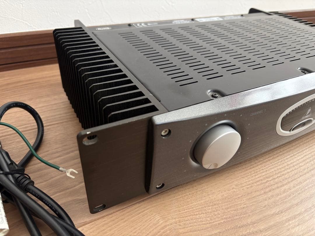 ベリンガー　パワーアンプA500