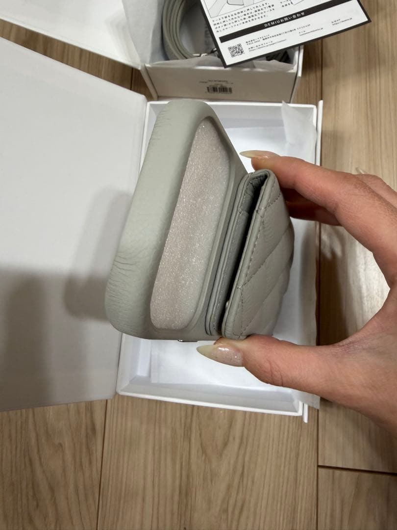 新品未使用【DEMIU】iPhone17Proストラップセット