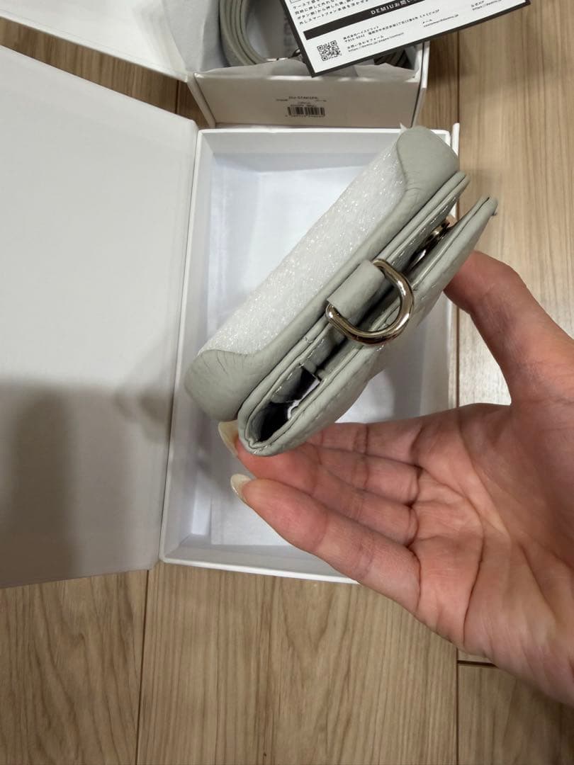 新品未使用【DEMIU】iPhone17Proストラップセット