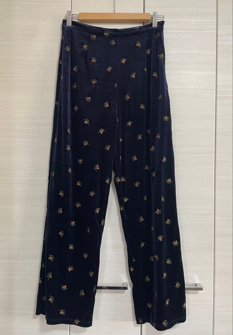 OUTDOOR PRODUCTS 刺繍ベロアフレアパンツ 38サイズ