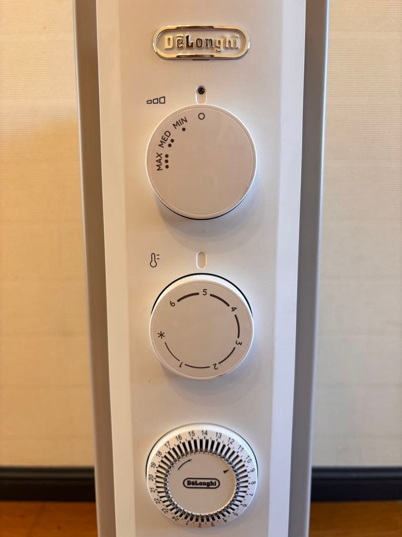 DeLonghi VertCaldo ホワイト　オイルヒーター　ゼロ風暖房