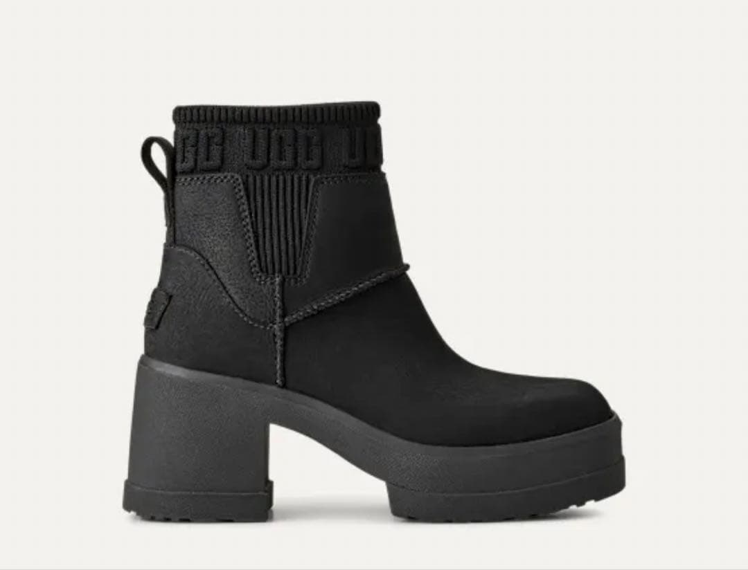 【美品】 UGG モクシーチェルシー 厚底ブーツ 黒 23.5cm