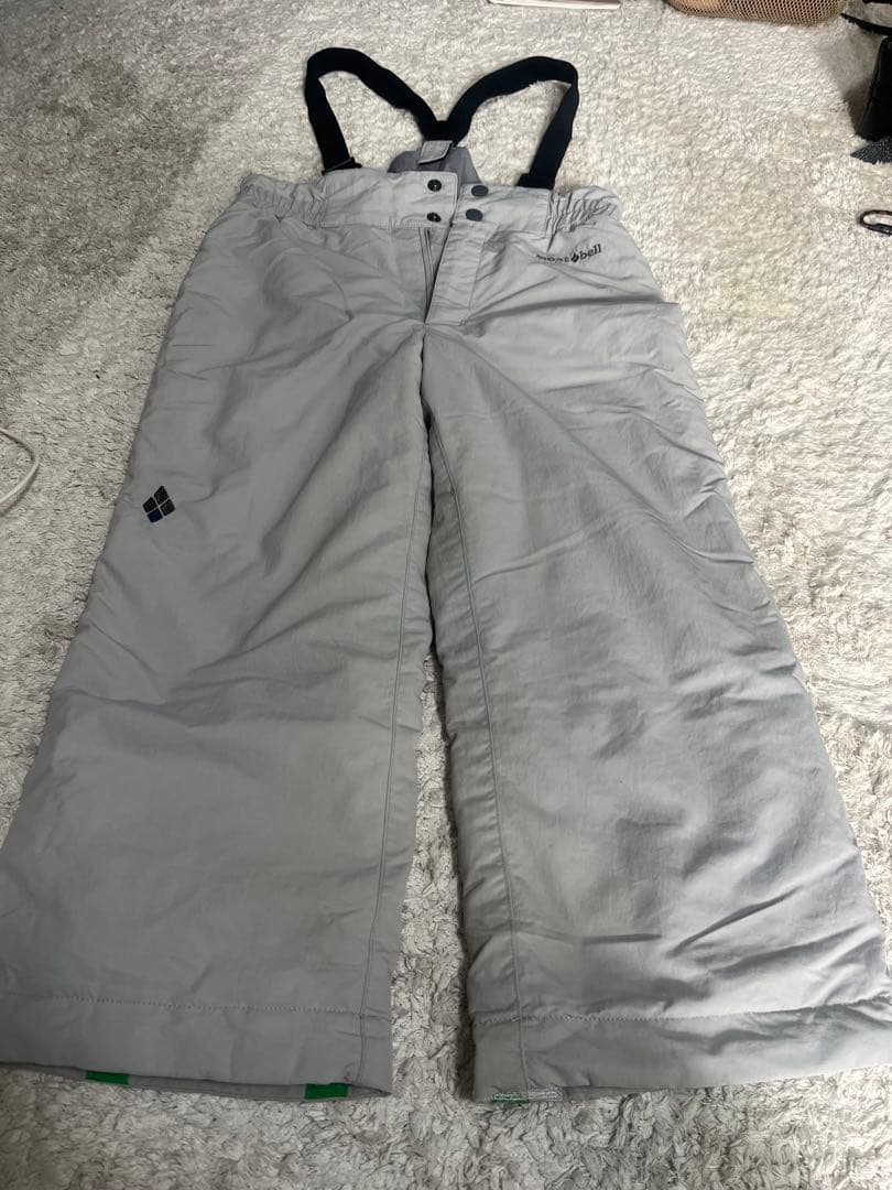 緑色ジャケットとグレーオーバーオールセット