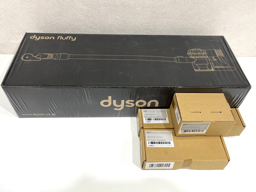 h644 新品・未開封　ダイソン　DC74 V6 FLUFFY 掃除機　付属品有