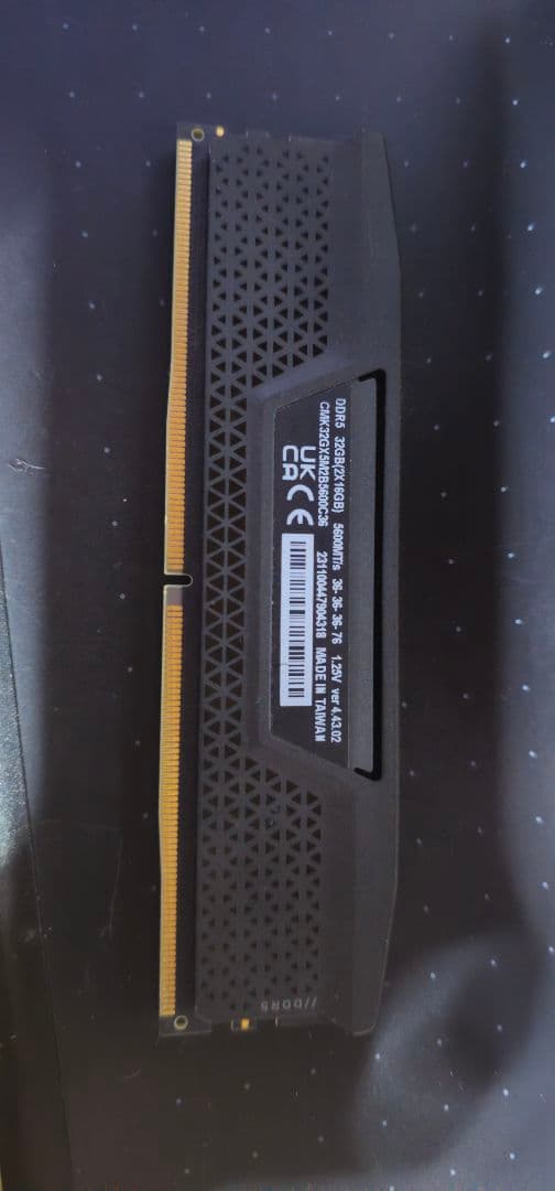 CORSAIR VENGEANCE DDR5 16GB メモリ
