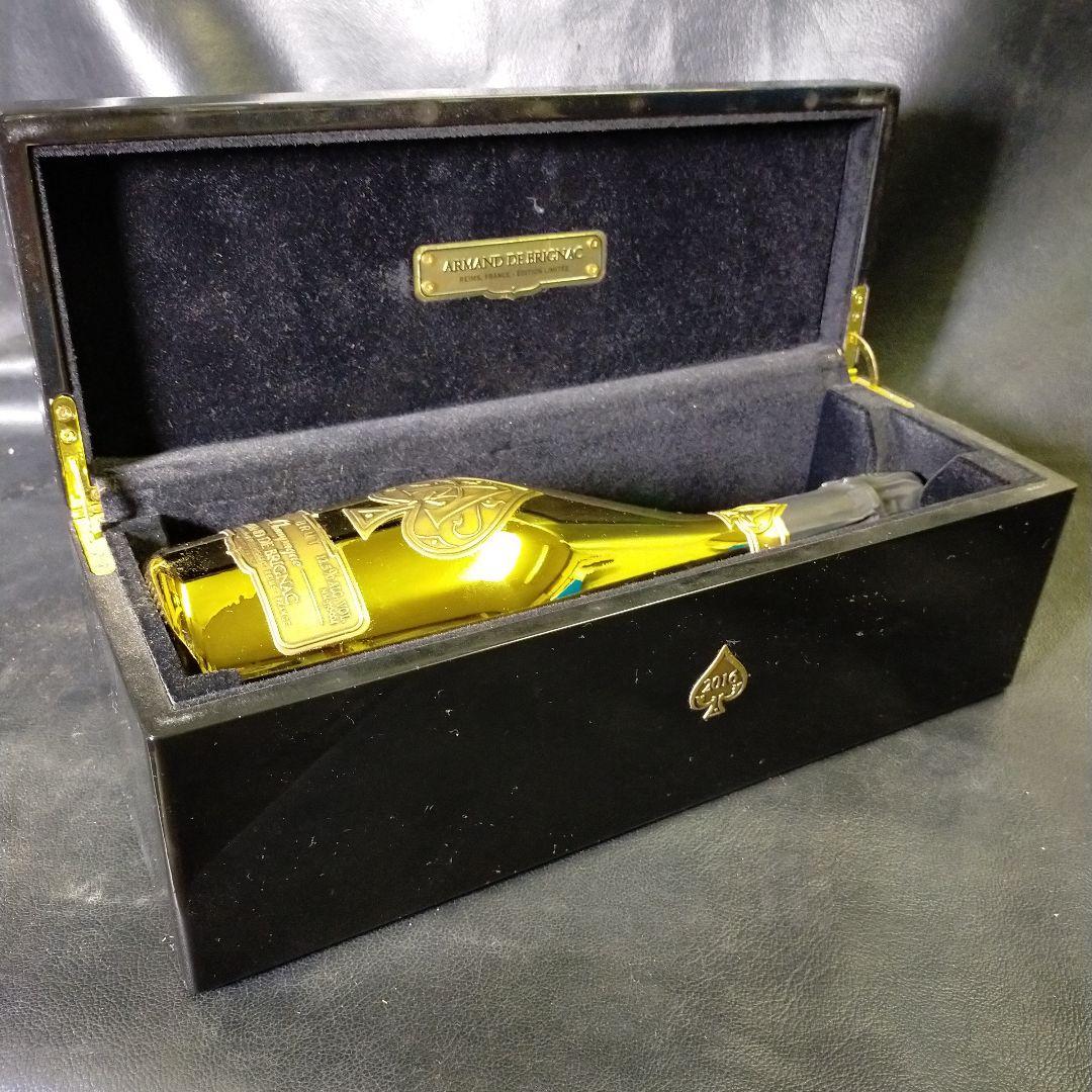 アルマン・ド・ブリニャック同ブランドを象徴する「ブリュット・ゴールド