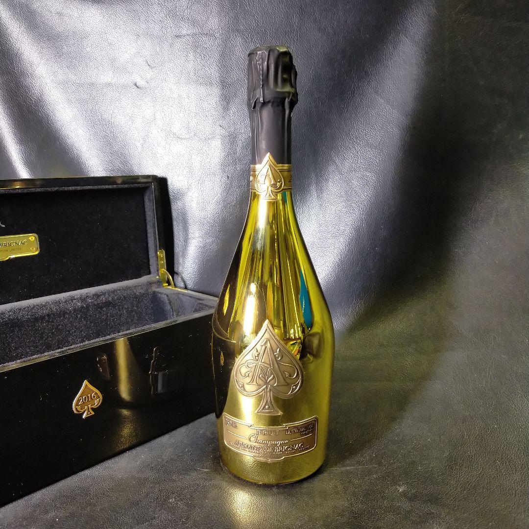 アルマン・ド・ブリニャック同ブランドを象徴する「ブリュット・ゴールド