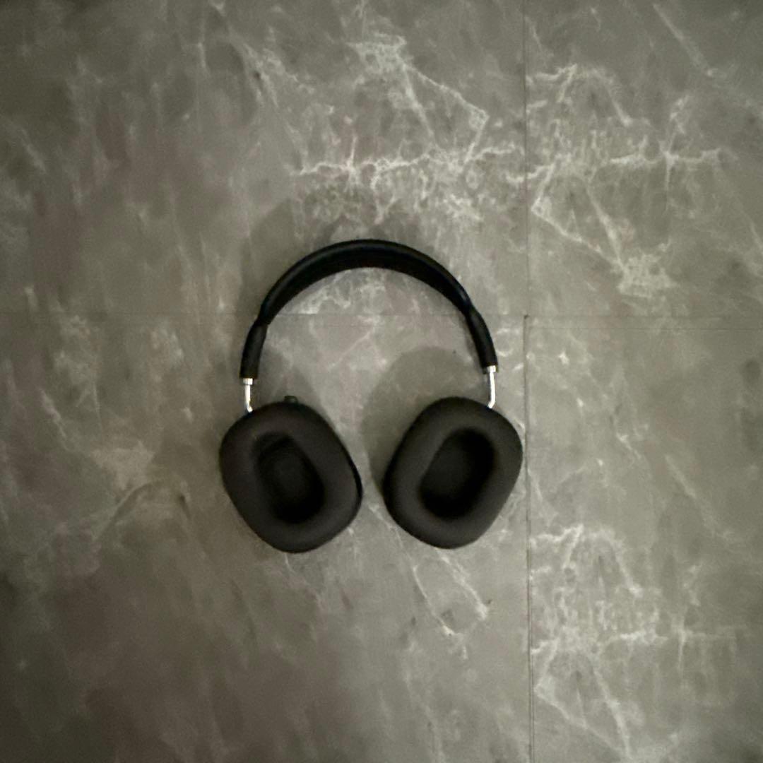 ブラック ワイヤレスヘッドホン オーバーイヤー型