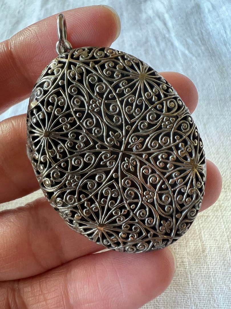 英国antique ヴィクトリアン　ロケット