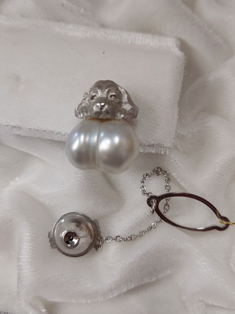 本日値下げ　新品　ホワイトゴールド　犬モチーフ南洋真珠タイタック　男女兼用