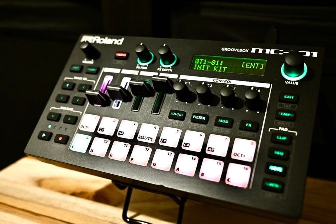 Roland MC-101 グルーブボックス