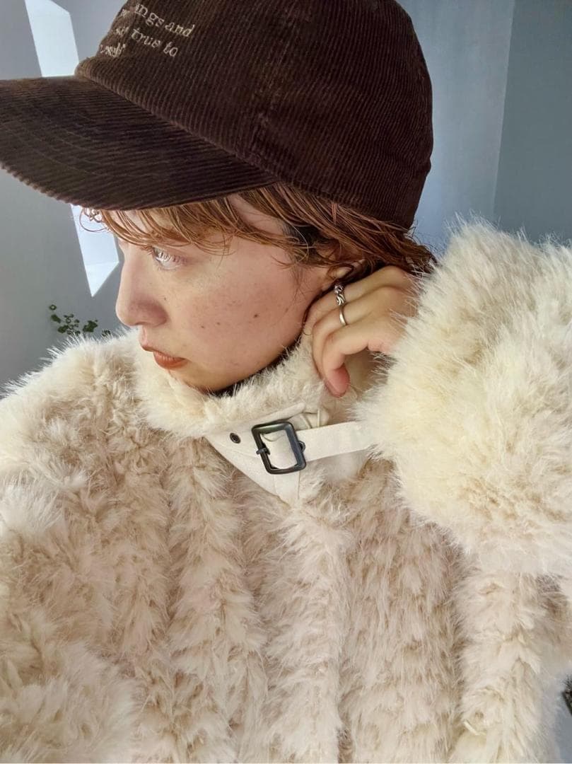 入手困難 新品未使用 Kastane カールミドルファーコート アイボリー