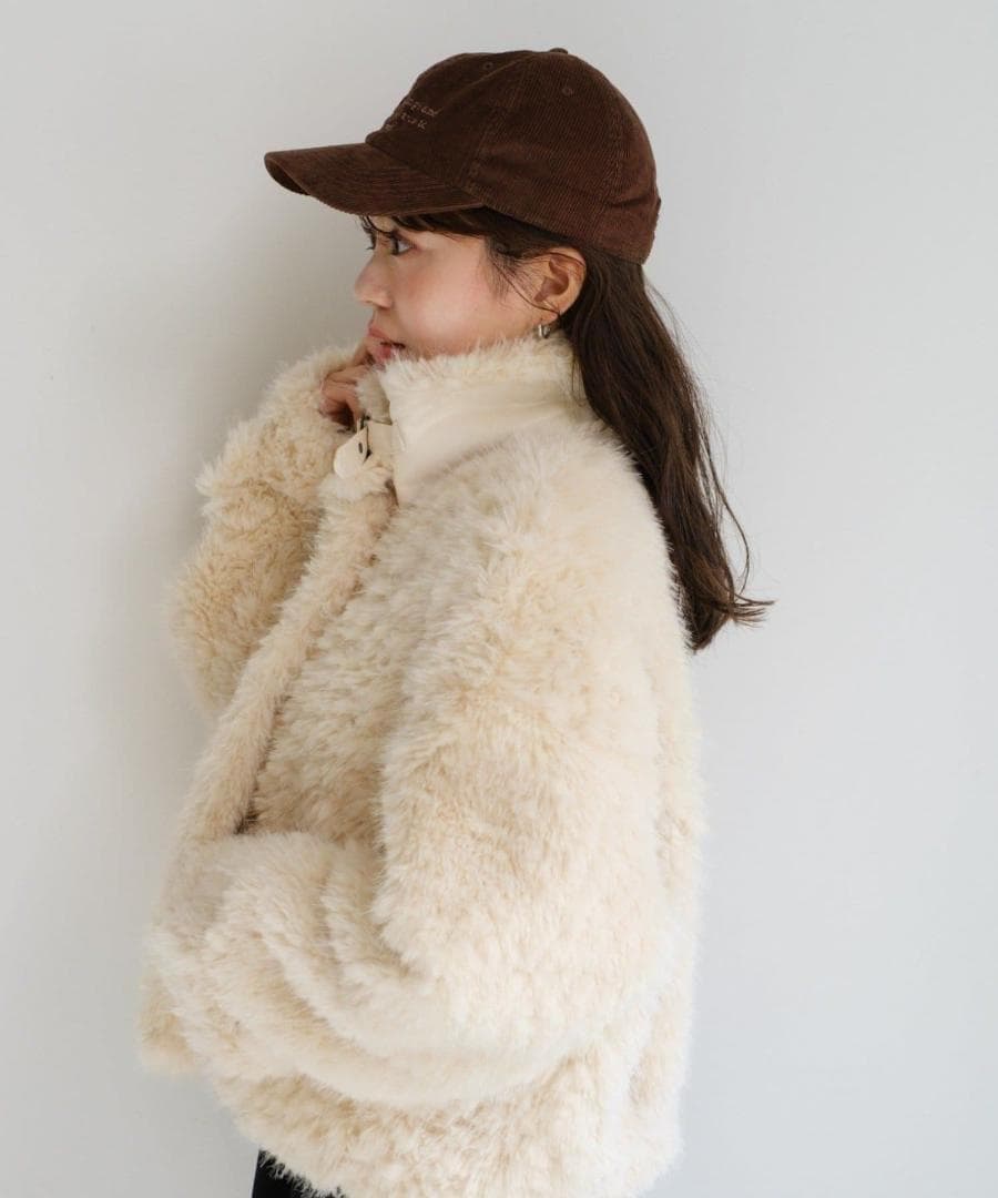 入手困難 新品未使用 Kastane カールミドルファーコート アイボリー