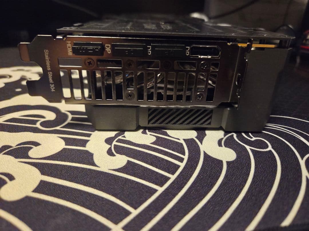 グラフィックボード・グラボ・ビデオカード ASUS TUF Radeon RX 9070 XT O16G