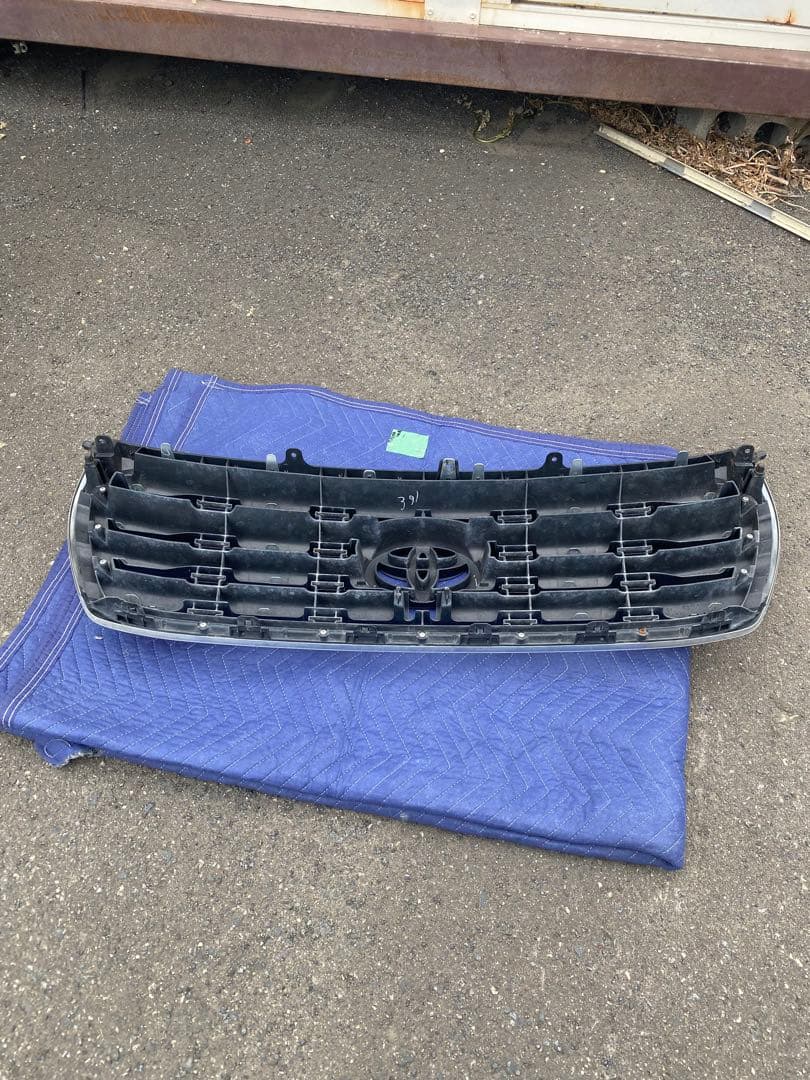 ランドクルーザー200フロントグリル