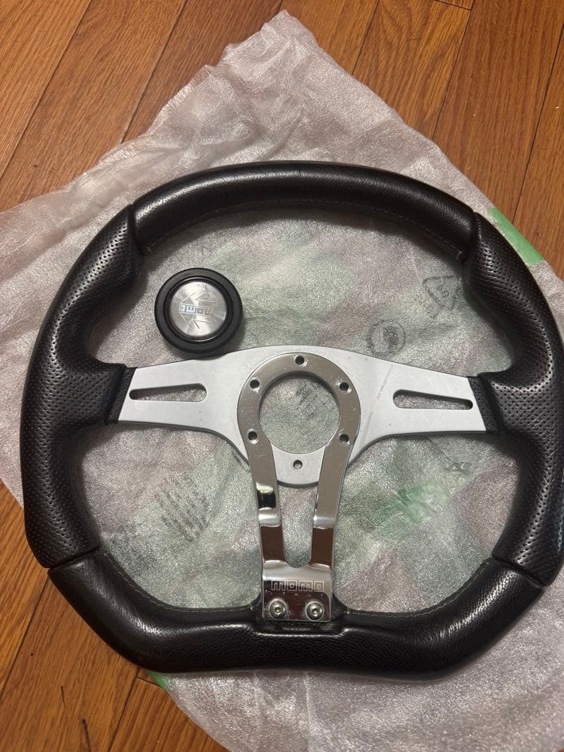 MOMO トレックR T-5 ステアリング 350mm ブラック