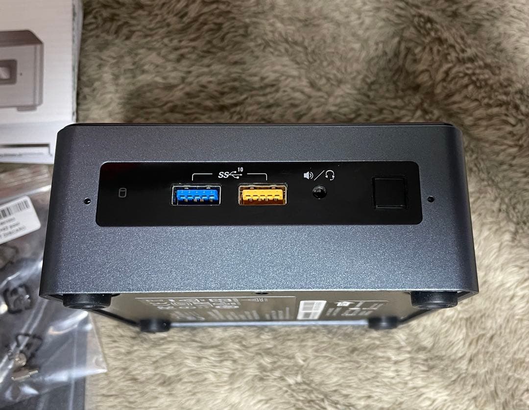 ミニPC Intel NUC 8 (NUC8i5BEH)