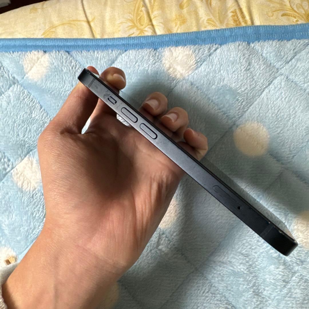 Apple iPhone 13 ミッドナイト　ケース３個付き