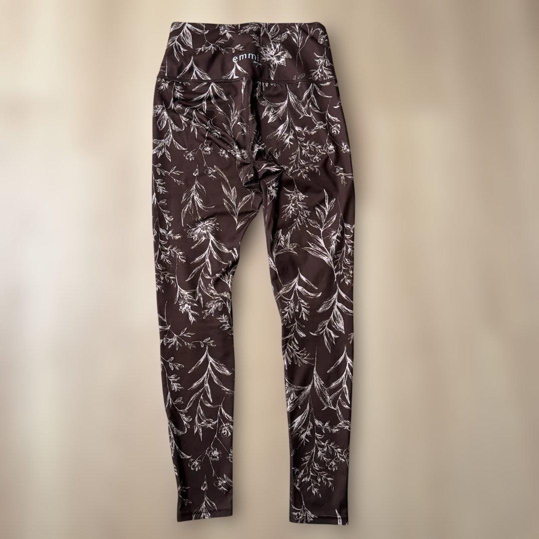 emmi yoga ボタニカル柄 ヨガウェア 上下セット ブラウン