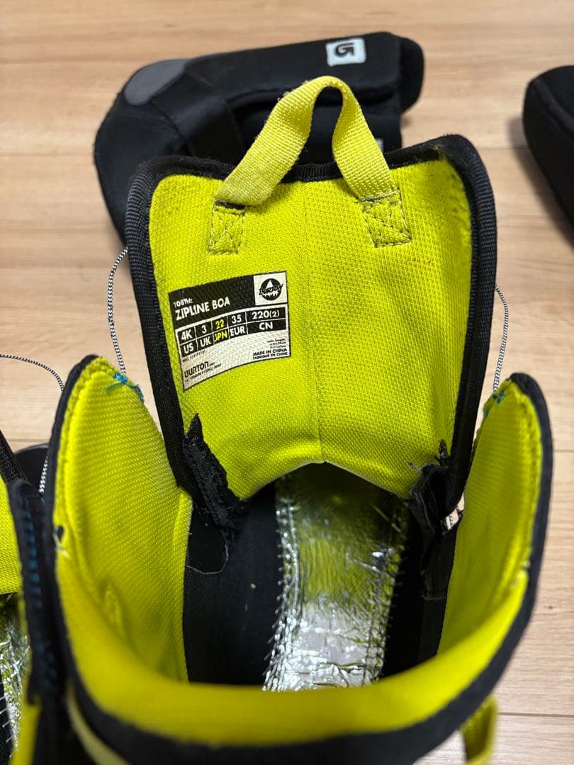 22センチ　Burton スノーボードブーツ 子ども用 黒/青/黄色