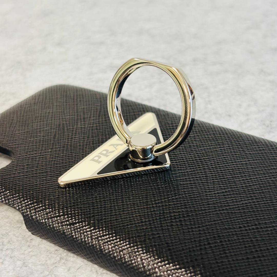 プラダ　iPhoneケース サフィアーノレザー スマホリング　黒　PRADA