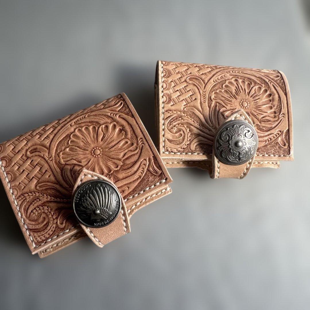 amo レザーカービングウォレット(ハーフ)