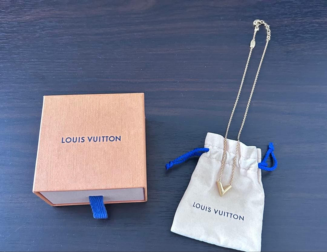 LOUIS VUITTON V字型ネックレス ゴールド