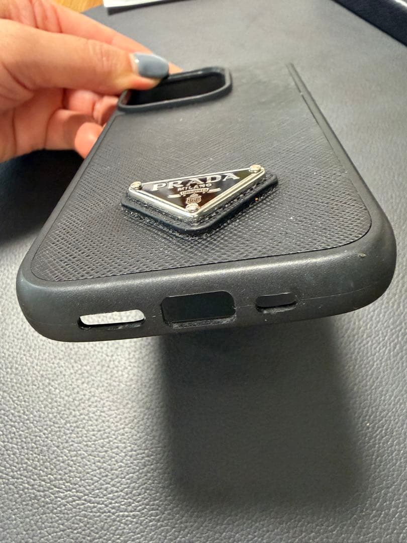 PRADA ブラックレザー iPhone15proケース