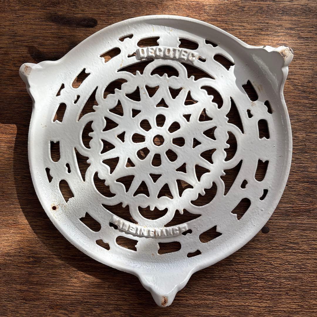 フランスアンティーク トリベットDECOTEC 白い鋳物の鍋敷