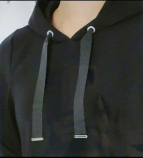 【トゥービーシック】サイズ４４ ダンボール フーディー