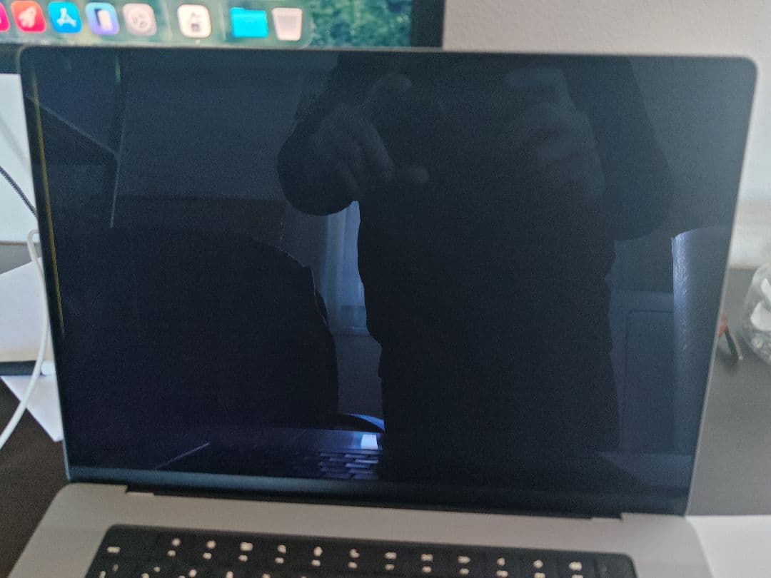 MacBook Pro 16インチ　M1 Pro／16GB／1TB　画面故障あり