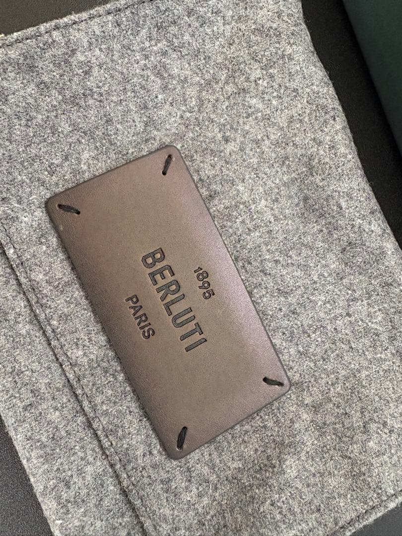 BERLUTI ギフト箱とウールポーチ