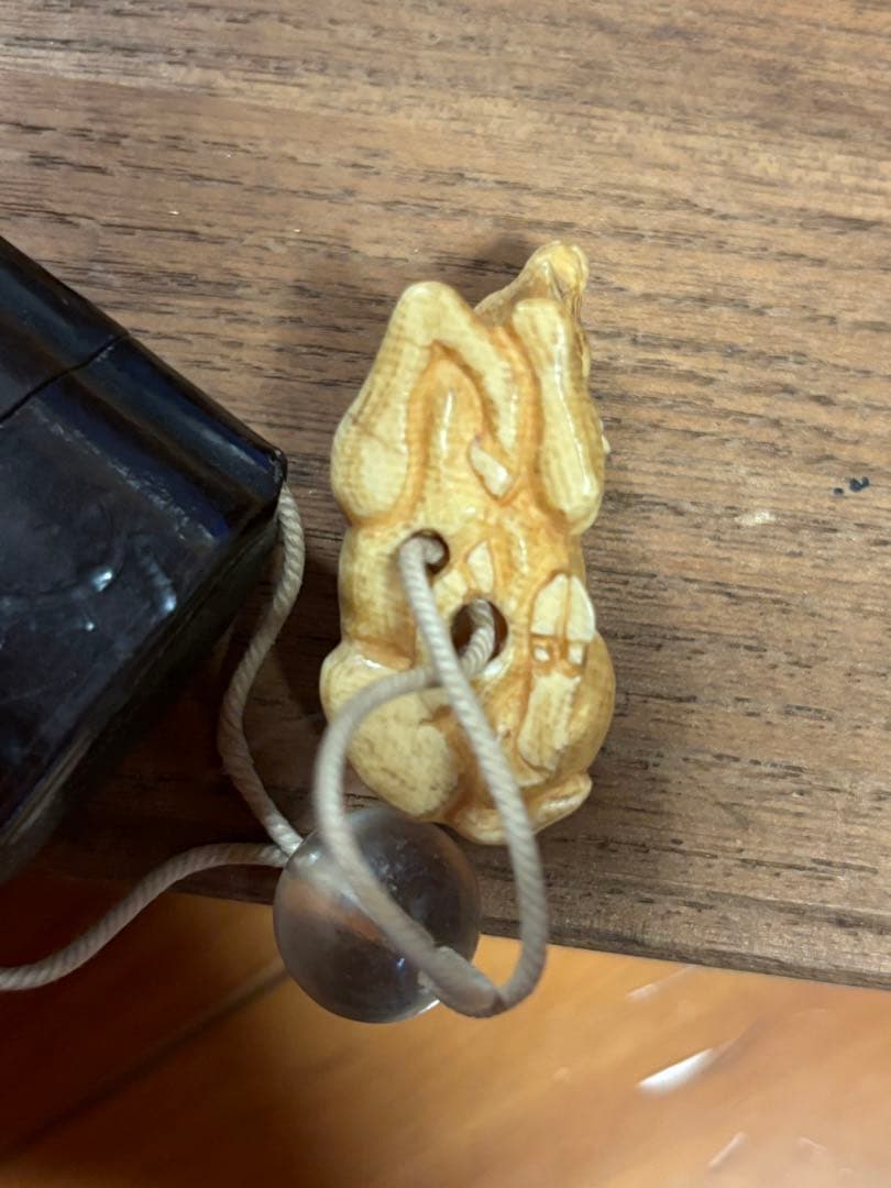 未(ひつじ)の根付け　唐草模様の入った印籠　時代あり