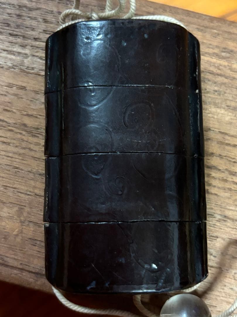 未(ひつじ)の根付け　唐草模様の入った印籠　時代あり