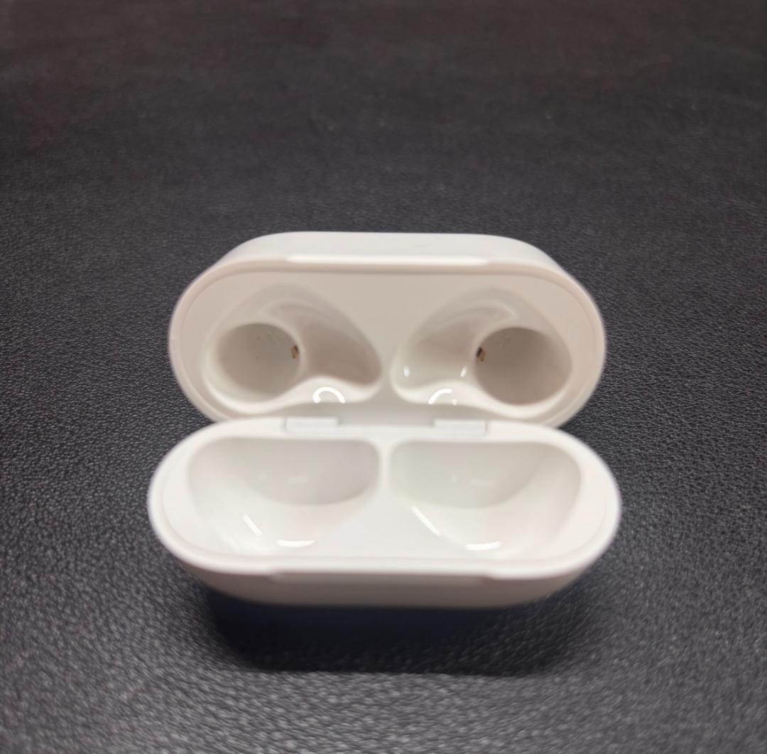 Apple正規品 ANC搭載 AirPods4