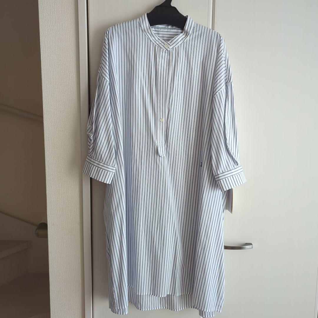 新品未使用タグ付き　人気カラー　2025 刺繍チュニックシャツ