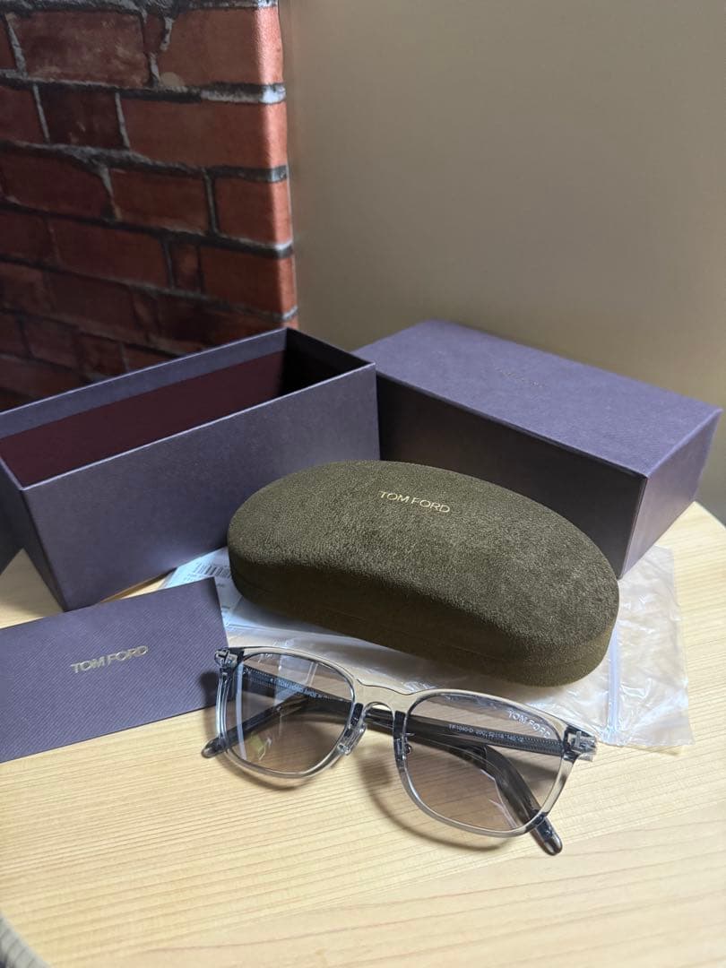 【極美品・付属完備】TOM FORD TF1040-D 20C サングラス